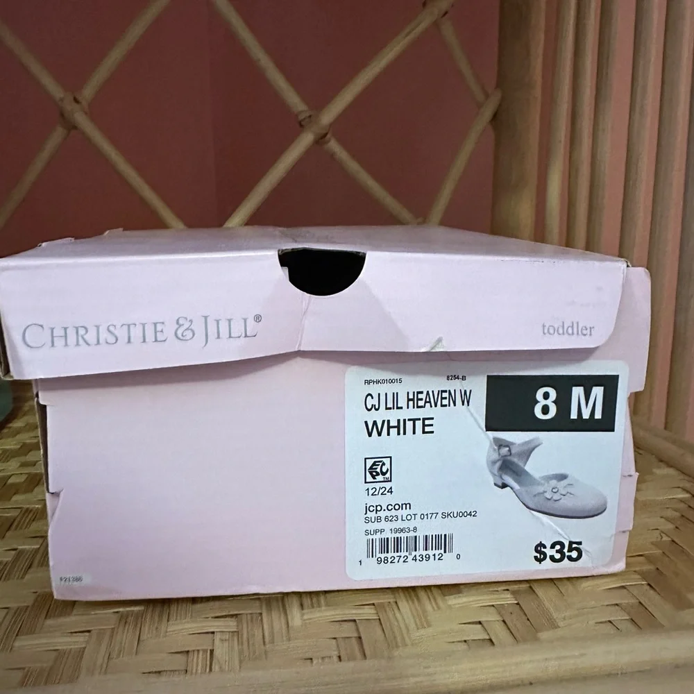 Kids White Patent Mary Jane Shoes with Floral Accent